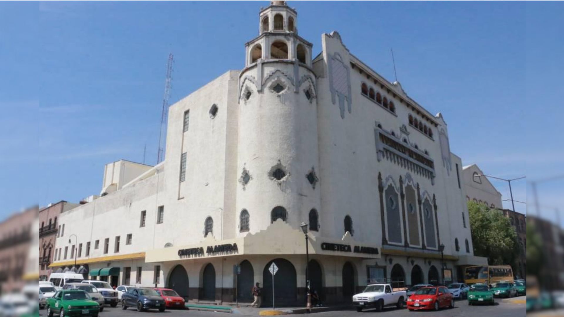 ¡Domingo cineteca matiné y mercadito retro!