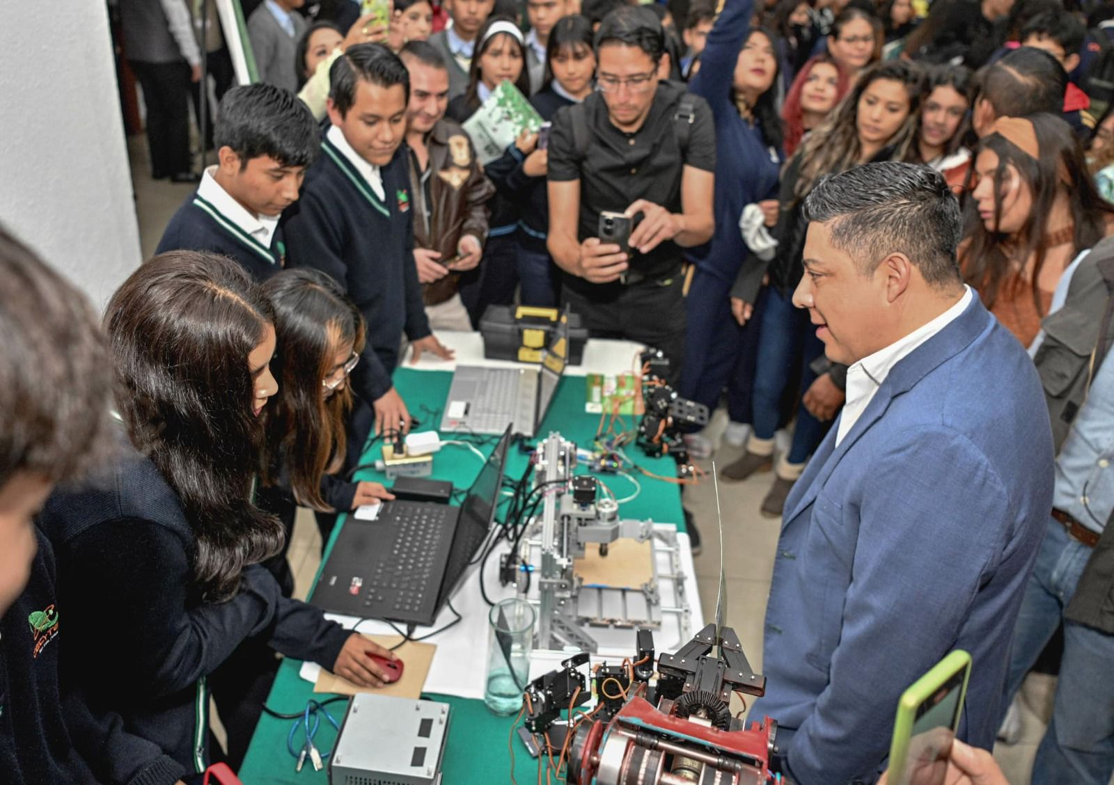 IMPULSAN A ESTUDIANTES CON FINANCIAMIENTOS PARA TITULARSE