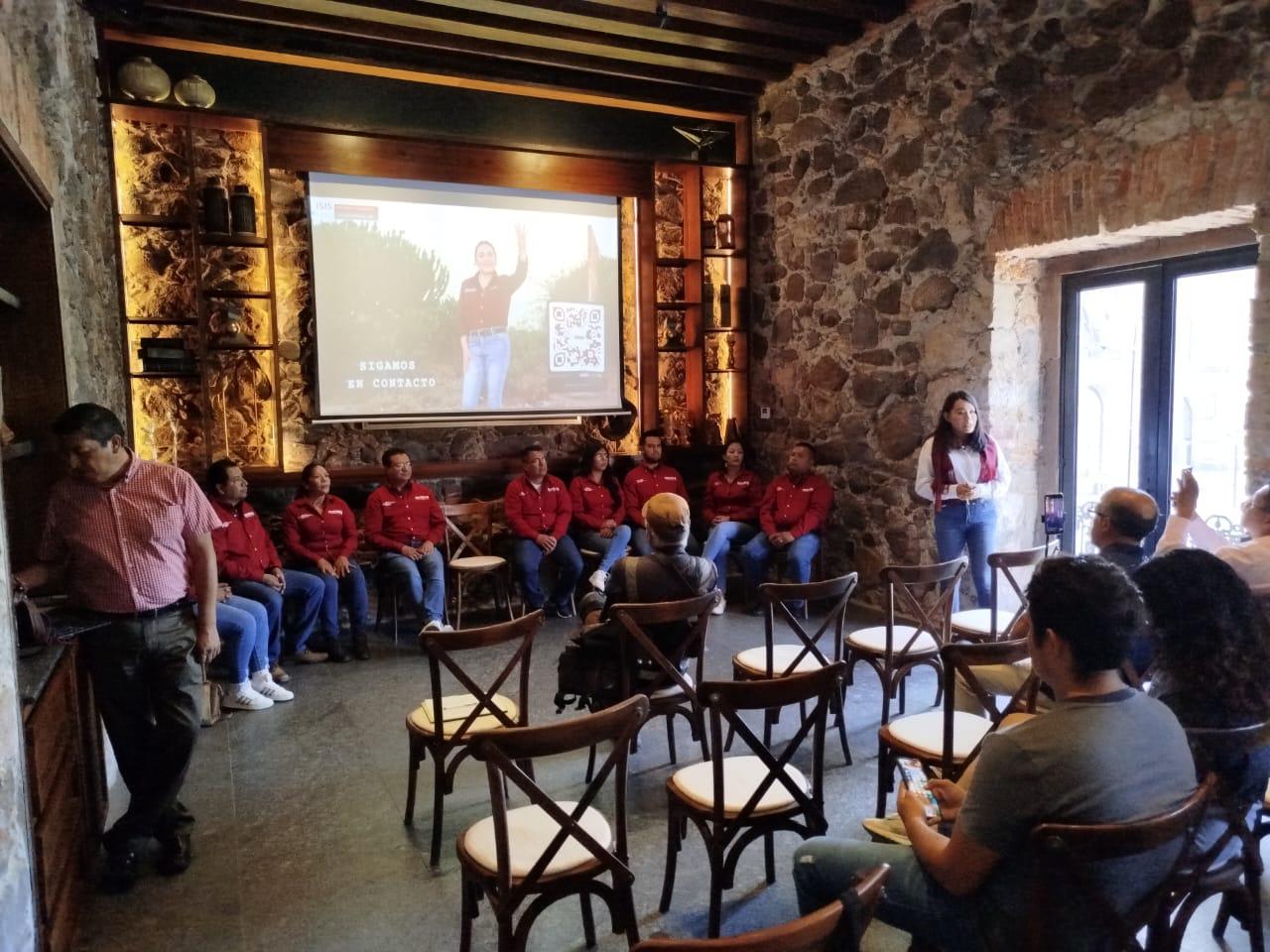 PRESENTACIÓN DE LA OFERTA DE GOBIERNO POR PARTE DE ISIS AYDE DIAZ HERNÁNDEZ , CANDIDATA DE MORENA POR LA ALCALDÍA DE SANTA MARÍA DEL RIO ACOMPAÑADA DE SU EQUIPO DE TRABAJO.