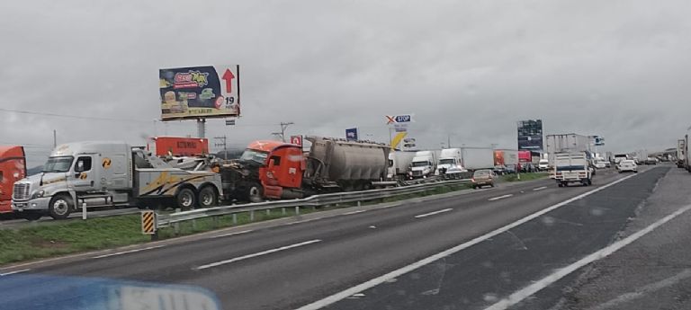 Dos accidentes en la carretera 57 dejan las lluvias en San Luis Potosí