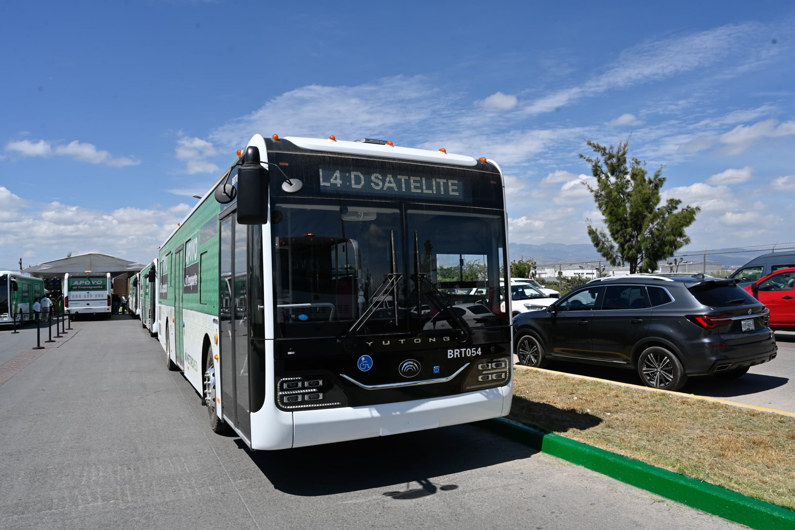 FAMILIAS AGRADECEN A RICARDO GALLARDO POR NUEVA RUTA DE METRORED