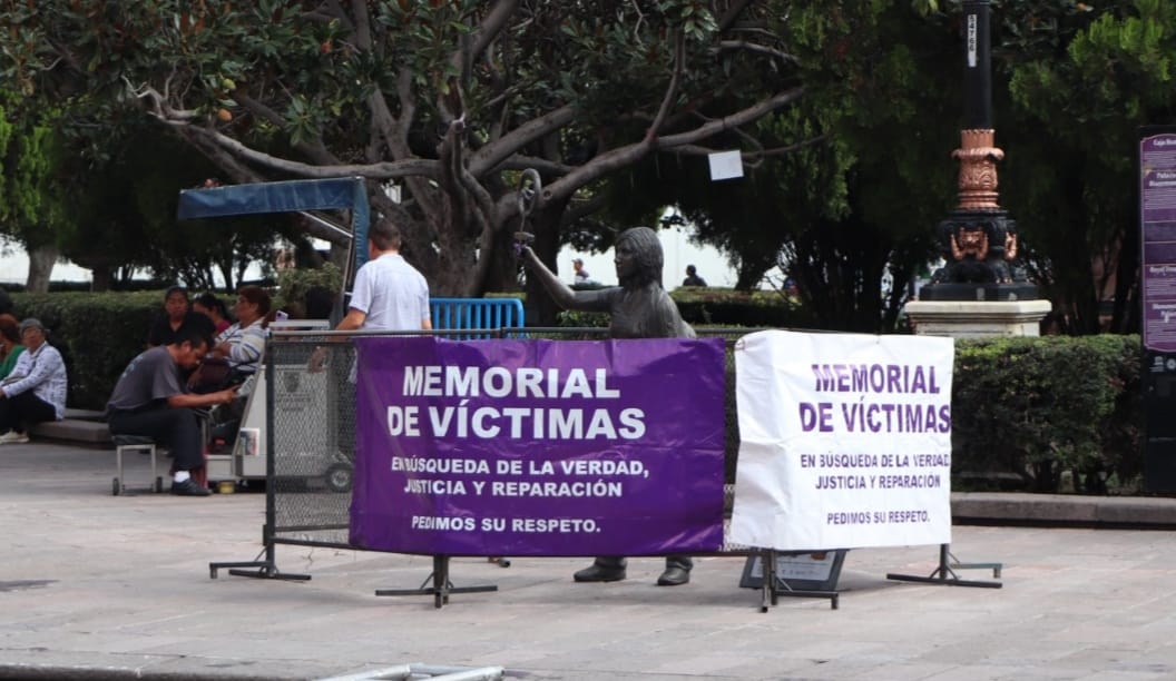 GOBIERNO ESTATAL RESGUARDA MEMORIAL EN PLAZA DE ARMAS