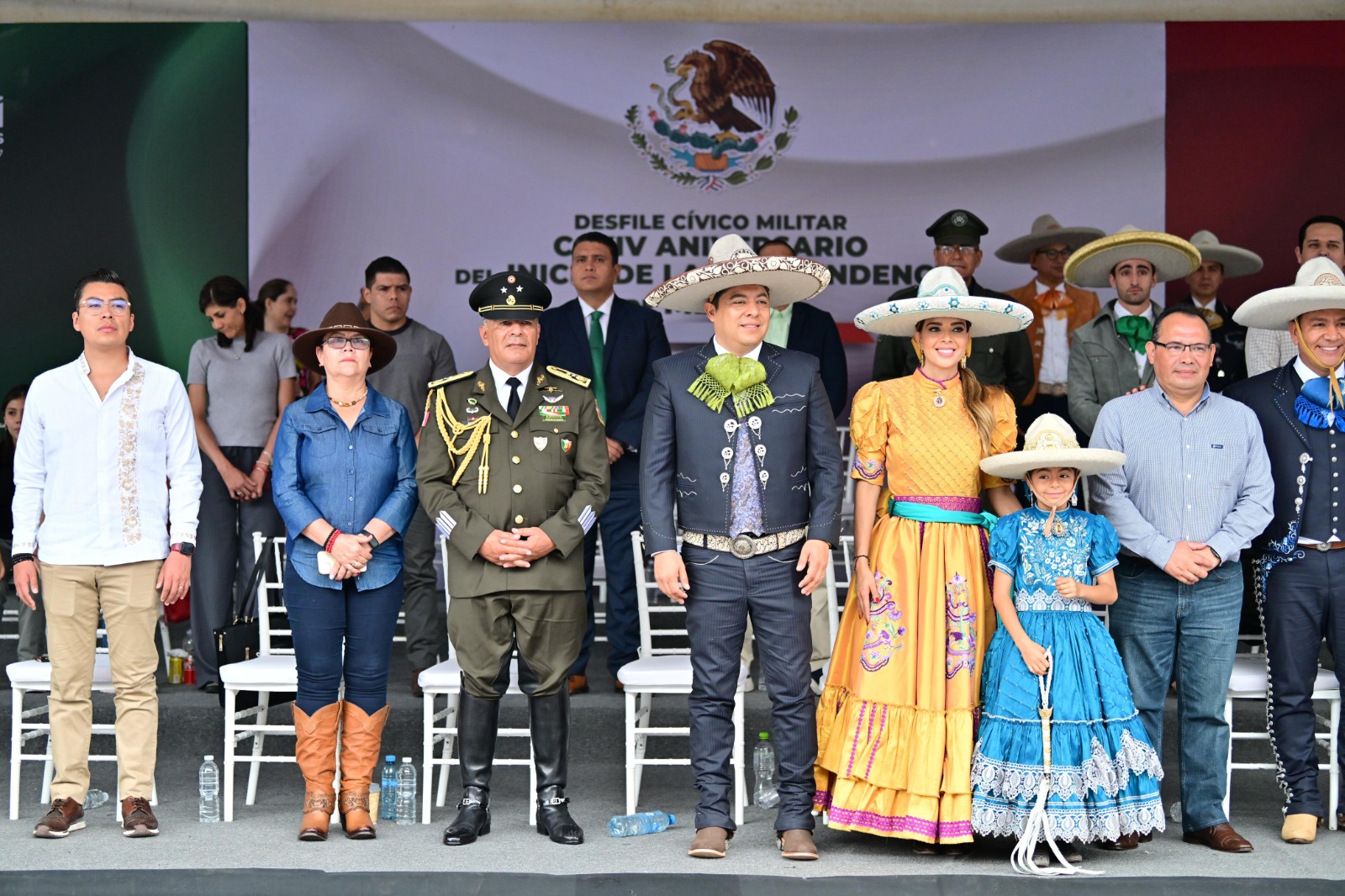 RICARDO GALLARDO ENCABEZA DESFILE CÍVICO MILITAR POR 214 ANIVERSARIO DE INDEPENDENCIA