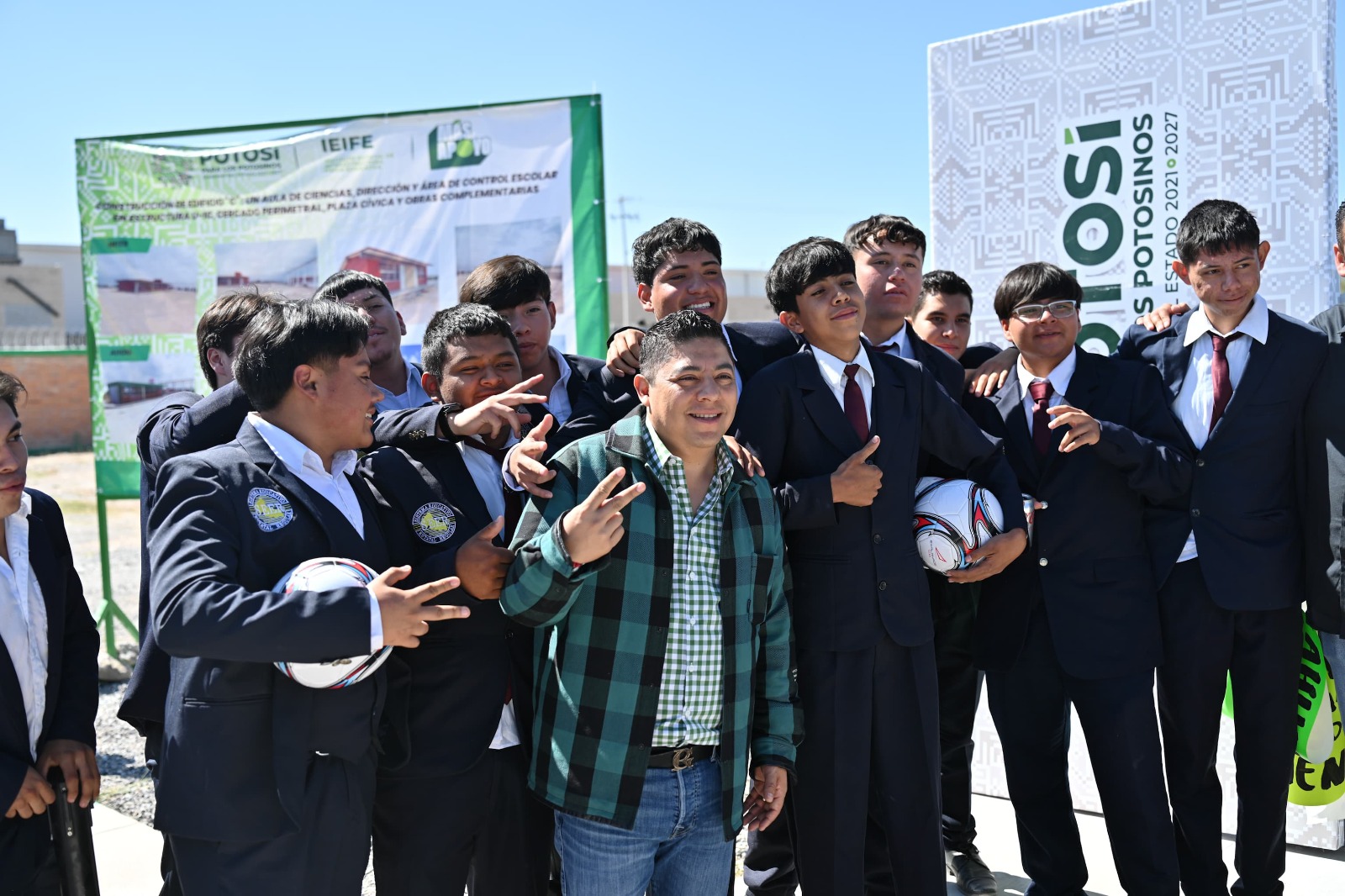 RICARDO GALLARDO LLEVA MÁS APOYO A JÓVENES CON NUEVA PREPARATORIA DE VENADO