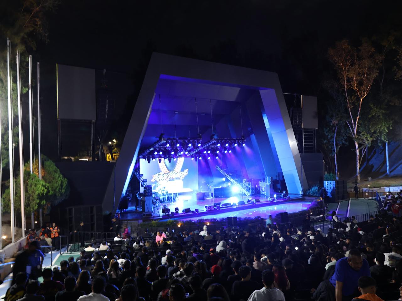 GERA MX LLENA EL TEATRO DE LA CIUDAD DEL TANGAMANGA I