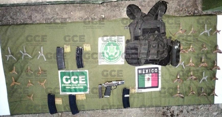GUARDIA CIVIL ESTATAL ASEGURA PARQUE VEHÍCULAR, “PONCHA LLANTAS” Y ARMAS DE FUEGO TRAS PERSECUCIÓN A DELINCUENTES