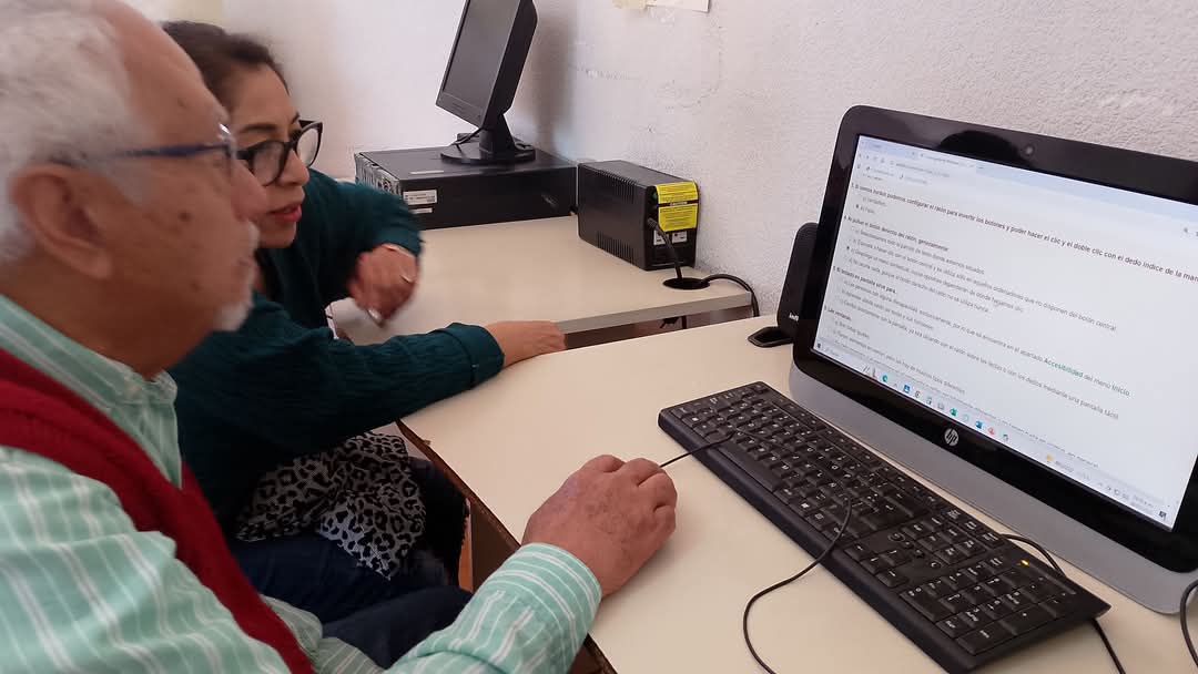 TALLERES DE FORMACIÓN DIGITAL EN LA BIBLIOTECA RAFAEL NIETO COMPEÁN