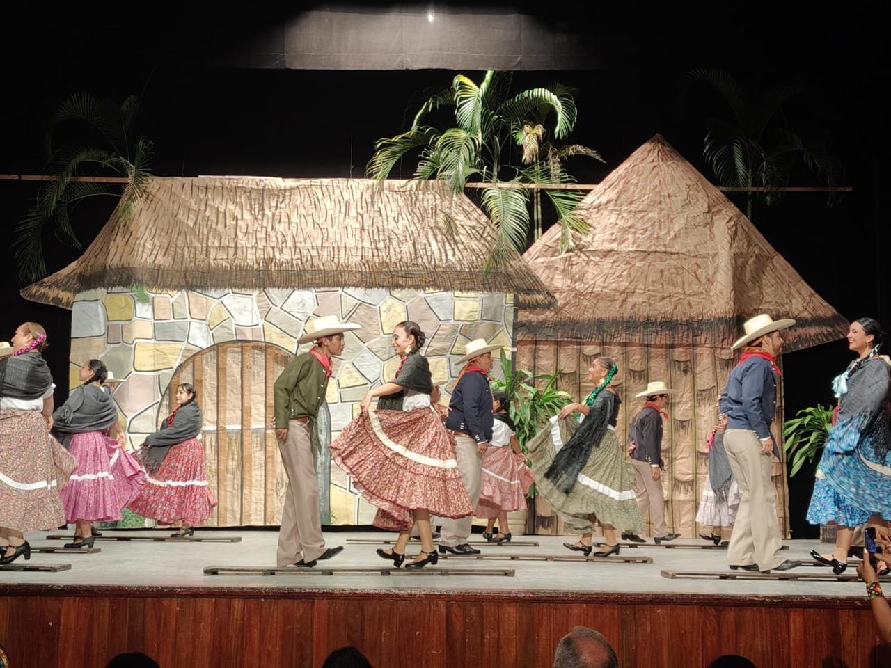 CELEBRAN CON ÉXITO 48 AÑOS DEL GRUPO FOLCLÓRICO HUASTECO