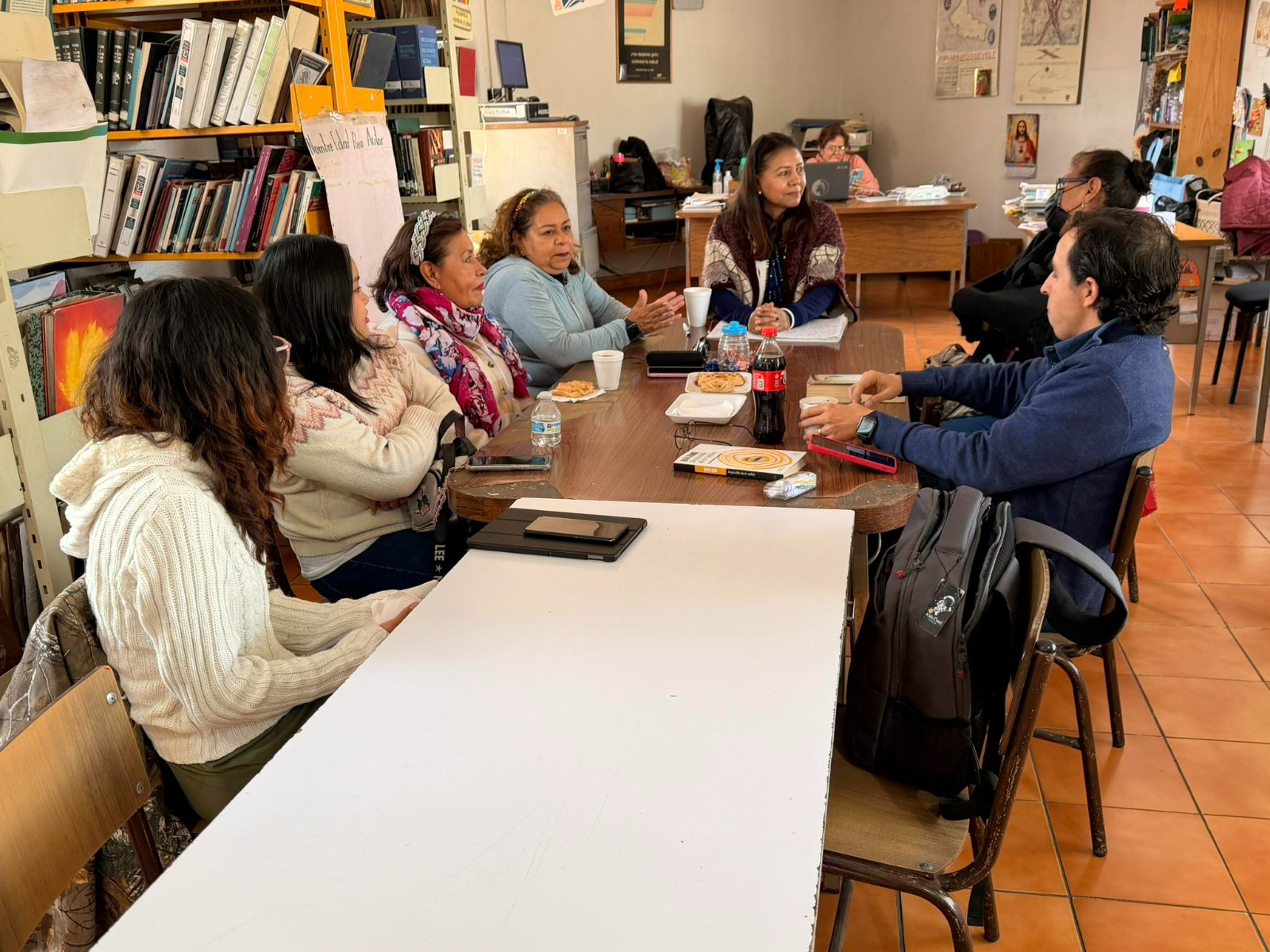 TALLER DE LITERATURA EN LA BIBLIOTECA RAFAEL NIETO COMPEÁN