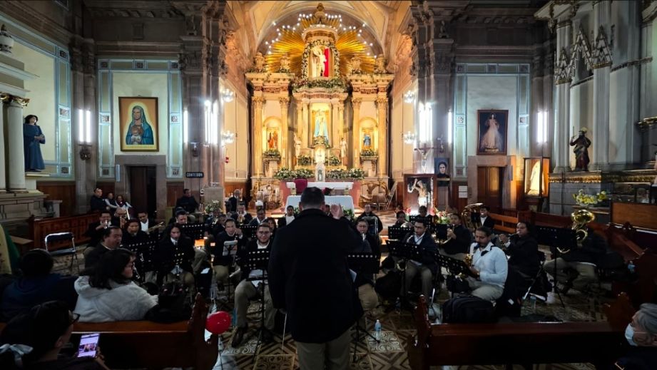 LA BANDA DE MÚSICA DE GOBIERNO DEL ESTADO SE PRESENTA EN EL BARRIO DE SAN SEBASTIÁN