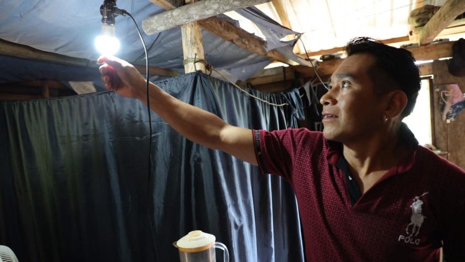 PANELES SOLARES TRANSFORMAN VIDA DE FAMILIAS EN LA SIERRA DE XILITLA