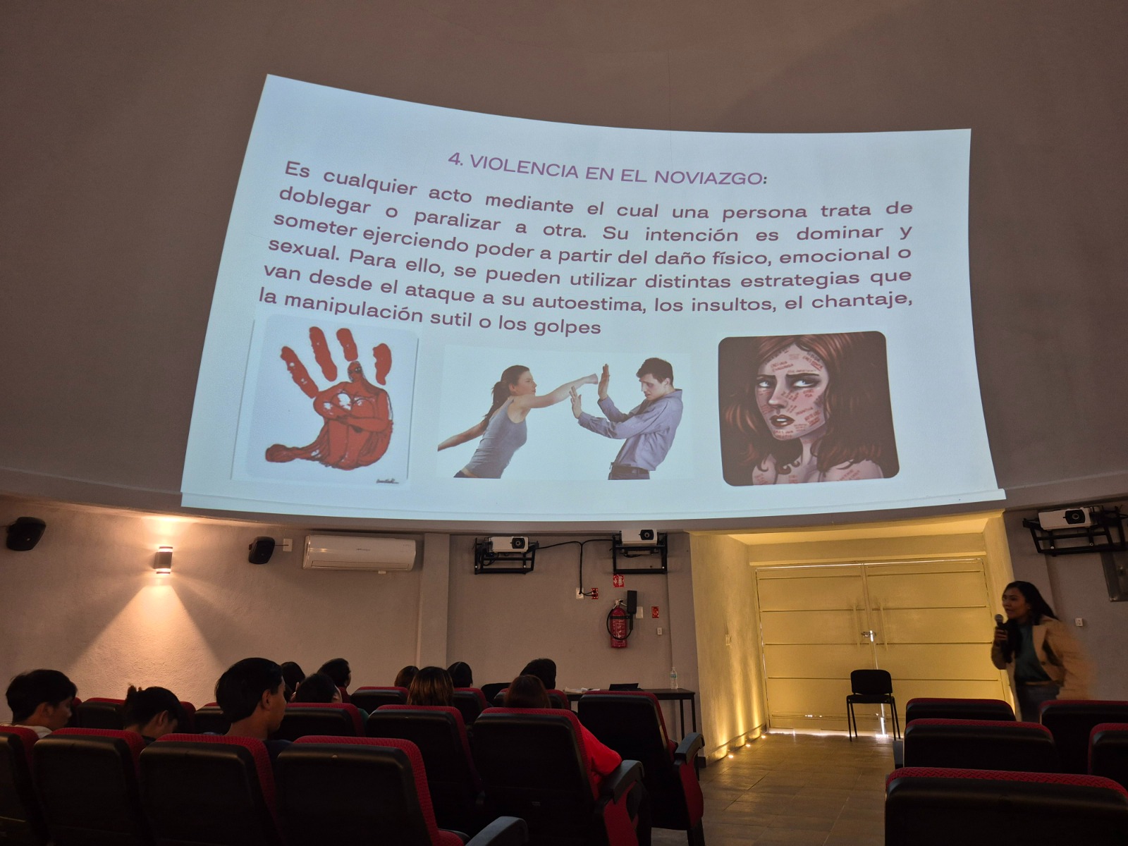 IMPARTEN CONFERENCIA PARA PREVENIR LA VIOLENCIA EN EL NOVIAZGO EN EL MUSEO EL METEORITO
