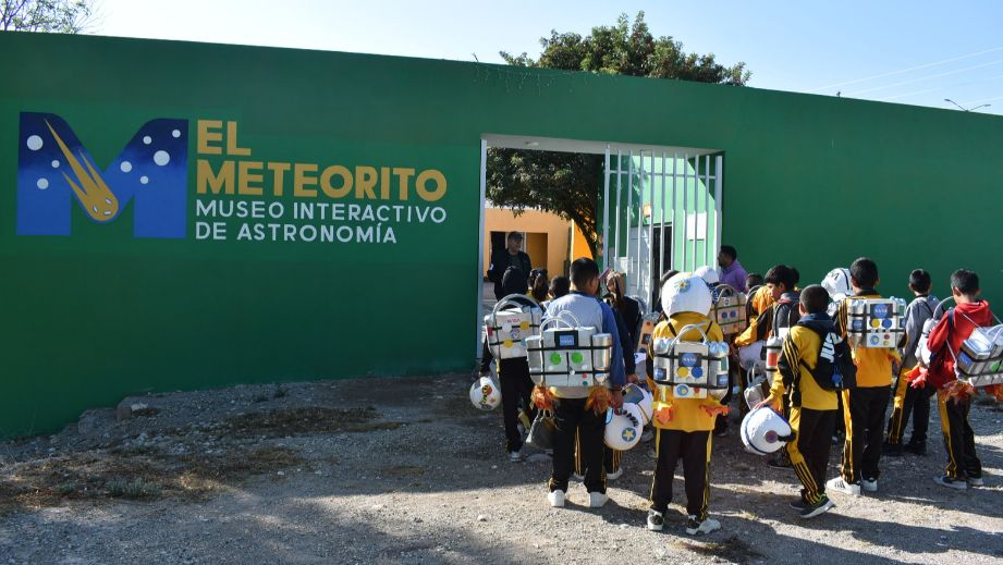 ALUMNADO DE LA PRIMARIA “11 DE JULIO” VIVE UNA EXPERIENCIA ESPACIAL EN EL MUSEO EL METEORITO