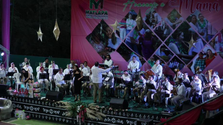 BANDA DE MÚSICA DEL ESTADO CELEBRÓ A LAS MADRES EN MATLAPA
