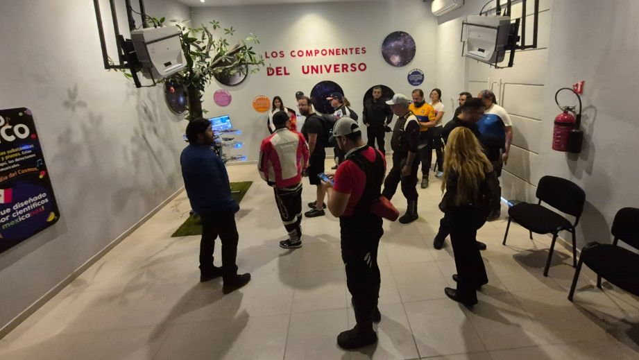 MOTOCICLISTAS VISITAN EL MUSEO INTERACTIVO DE ASTRONOMÍA «EL METEORITO»