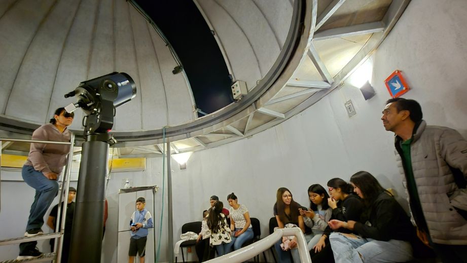 REALIZA SECRETARÍA DE CULTURA OBSERVACIÓN ASTRONÓMICA DEL ECLIPSE PARCIAL DE LUNA