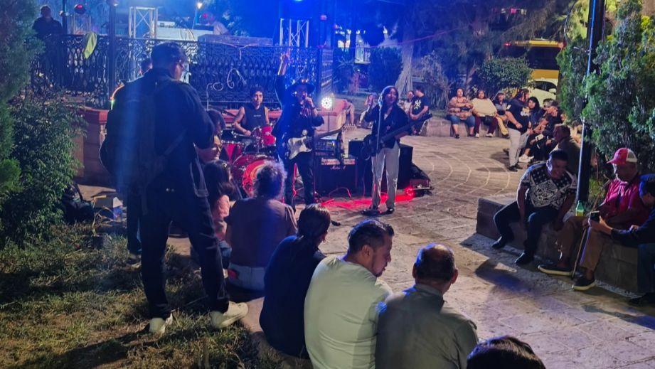 VIERNES CULTURAL LLEVA MÚSICA Y BAILE AL BARRIO DE SANTIAGO